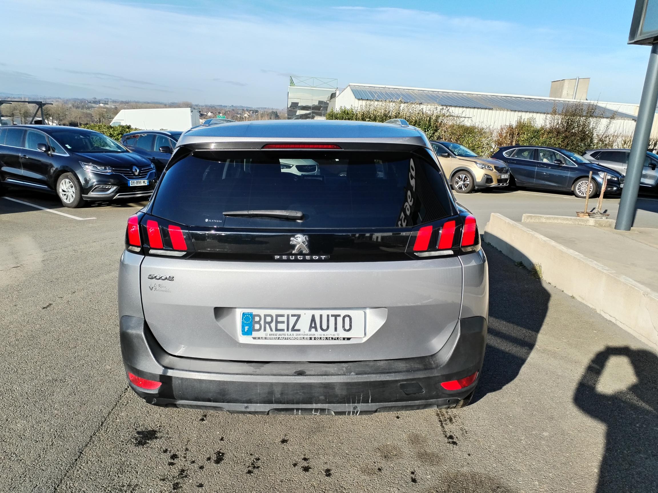 PEUGEOT         5008 II